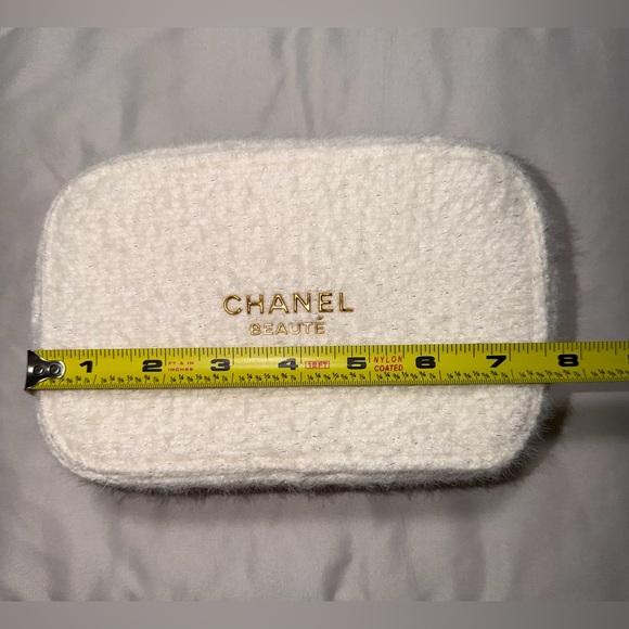 Chanel Beauté cosmetics bag - Picture 9 of 11